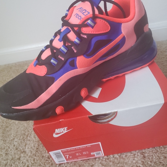 Nike Air Max 270 React (GS) - Picture 4 of 5